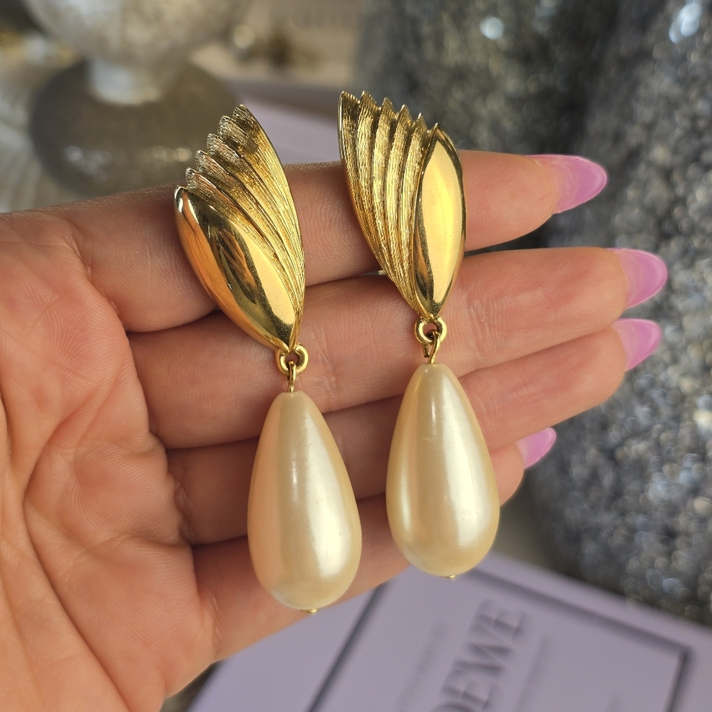 GIVENCHY Vintage Gold Tone And Pearl Clip On Earrings.